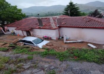 Καταστροφές σε σπίτια στο Μηλοχώρι από την κακοκαιρία (φώτο)