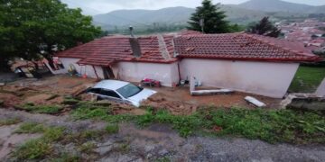 Καταστροφές σε σπίτια στο Μηλοχώρι από την κακοκαιρία (φώτο)