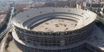 «Το μεγαλύτερο γήπεδο του κόσμου» με τις 80.000 θέσεις που παραμένει μισοκτισμένο 16 χρόνια μετά