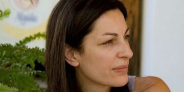 Μυρσίνη Λοΐζου: Απαγορεύει στο ΠΑΣΟΚ να παίζει το «Καλημέρα Ήλιε»