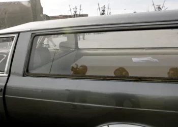 Αχαΐα: Πέθανε η μητέρα τους και τους πήγαν στο σπίτι φέρετρο με… άλλη νεκρή