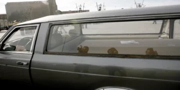 Αχαΐα: Πέθανε η μητέρα τους και τους πήγαν στο σπίτι φέρετρο με… άλλη νεκρή