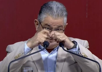 Ο Κουτσούμπας "τρολάρει" την Κωνσταντοπούλου και της στέλνει... καρδούλα