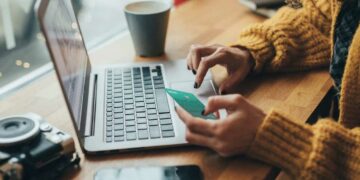 ΟΠΕΚΑ - ΟΑΕΔ: Μετρητά τέλος για τα επιδόματα, έρχονται προπληρωμένες κάρτες