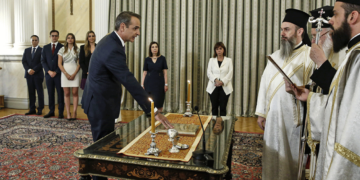 Ορκίστηκε πρωθυπουργός ο Κυριάκος Μητσοτάκης - Παρέλαβε από Σαρμά (βίντεο και φωτογραφίες)
