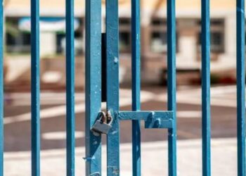 Υποχώρησαν τα κάγκελα σε σχολείο του Αλμυρού Βόλου – Τραυματίστηκε 7χρονος