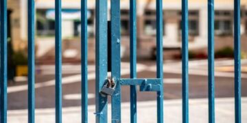 Υποχώρησαν τα κάγκελα σε σχολείο του Αλμυρού Βόλου – Τραυματίστηκε 7χρονος