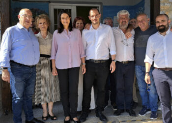 Το Δημοτικό Σχολείο Πύργων επισκέφτηκε η πρώην υπουργός Παιδείας Νίκη Κεραμέως με τον υφυπουργό Δικαιοσύνης κ. Γιώργο Κώτσηρα