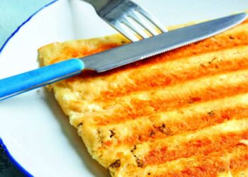 Τυρόπιτα στην τοστιέρα με φέτα και κασέρι