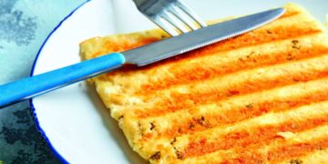 Τυρόπιτα στην τοστιέρα με φέτα και κασέρι