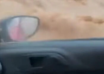 Χαλκιδική: Στιγμές τρόμου για οδηγό -Βίντεο-ντοκουμέντο με τον ορμητικό χείμαρρο να παρασύρει το ΙΧ του