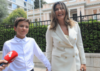 Ζαχαράκη για τη σεξιστική επίθεση από τον Τζήμερο – «Η αγάπη για τα παιδιά δεν κρίνεται από προσωπικές επιλογές»