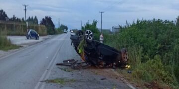 Ανατροπή αυτοκινήτου τα ξημερώματα στο δρόμο προς το Περδίκκα με ελαφρύ τραυματισμό του οδηγού