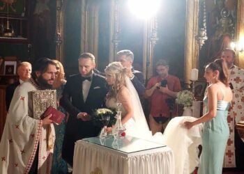 Ανέβηκαν στα σκαλιά της εκκλησίας οι Ιατροί Γιάννης Τσακιρίδης και Αλεξάνδρα Αρβανιτάκη
