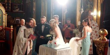 Ανέβηκαν στα σκαλιά της εκκλησίας οι Ιατροί Γιάννης Τσακιρίδης και Αλεξάνδρα Αρβανιτάκη