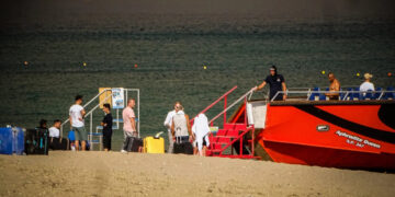 Φωτιά στη Ρόδο: 1.500 άνθρωποι έχουν απεγκλωβιστεί δια θαλάσσης -Μεγάλη επιχείρηση σε εξέλιξη