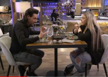 Ο Παναγιώτης Χατζόπουλος από την Πτολεμαΐδα πήγε στο First dates- Δείτε για τι πήρε να ρωτήσει τη μαμά του (βίντεο)