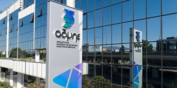 Η ανακοίνωση του ΑΔΜΗΕ για τον εναερίτη που χτυπήθηκε από ρεύμα υπερυψηλής τάσης πυλώνων – Τι αναφέρει για το συμβάν