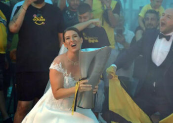 ΑΕΚ: Νεόνυμφοι στην Καβάλα πήγαν από την εκκλησία και σήκωσαν το τρόπαιο του πρωταθλήματος