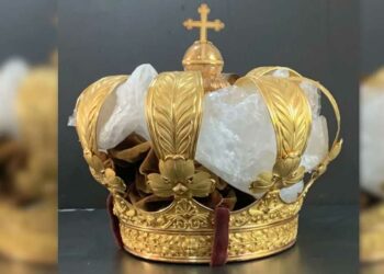 Απρόσμενη και σημαντική ανακάλυψη στο Τατόι – Βρέθηκαν τα βασιλικά εμβλήματα του Όθωνα: Στέμμα, ξίφος, σκήπτρο