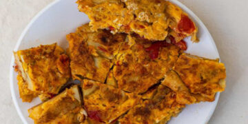 ΣΥΝΤΑΓΕΣ: Πατάτες με αυγά και πιπεριές Φλωρίνης στο τηγάνι