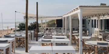 Λουκέτα σε beach bar σε Σποράδες και Θάσο -Το ένα είχε κρύψει τζίρο 108.000 ευρώ