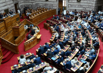 Boυλή: Ψηφίζεται σήμερα το νομοσχέδιο του Οικονομικών - Αυξήσεις μισθών και συντάξεων, μειώσεις φόρων και ενισχύσεις