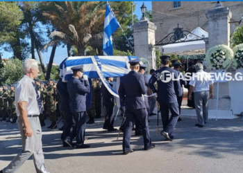 Χρήστος Μουλάς: Το τελευταίο «αντίο» στον κυβερνήτη του Καναντέρ – Έφτασε η σορός του στην εκκλησία