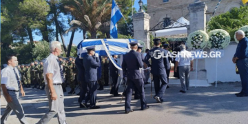Χρήστος Μουλάς: Το τελευταίο «αντίο» στον κυβερνήτη του Καναντέρ – Έφτασε η σορός του στην εκκλησία