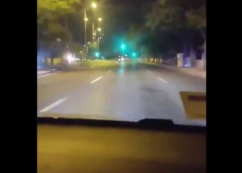 Θεσσαλονίκη: Αστυνομικοί συνόδευσαν ασθενοφόρο με διασωληνομένο κοριτσάκι σε χρόνο ρεκόρ στο Ιπποκράτειο (video)