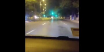 Θεσσαλονίκη: Αστυνομικοί συνόδευσαν ασθενοφόρο με διασωληνομένο κοριτσάκι σε χρόνο ρεκόρ στο Ιπποκράτειο (video)