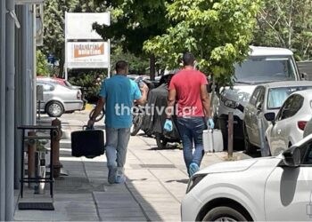 Θεσσαλονίκη: 65χρονος βρέθηκε σφαγμένος – Παραδόθηκε ο δράστης – Έγραψε σε τοίχο στο διαμέρισμα “Παιδεραστής 1”