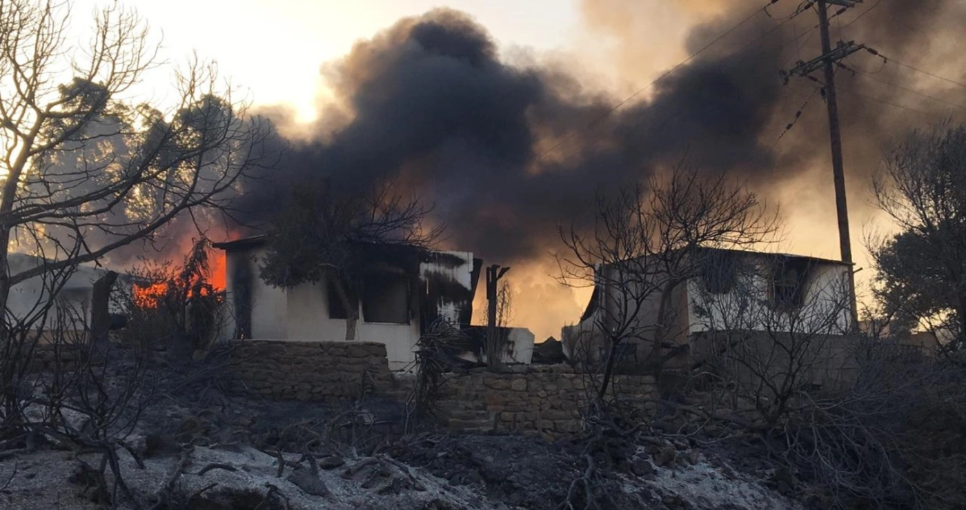 Φωτιά στη Ρόδο: Μαίνεται το μεγάλο μέτωπο - Ανησυχία για τον «ακραίο κίνδυνο» σήμερα