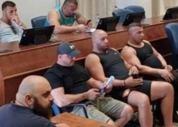 Τριτοκοσμικές εικόνες στη Ρόδο - Γέμισε μπράβους το Δημοτικό Συμβούλιο