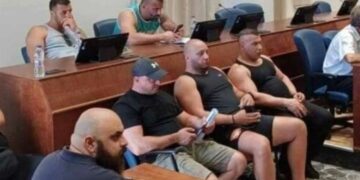 Τριτοκοσμικές εικόνες στη Ρόδο - Γέμισε μπράβους το Δημοτικό Συμβούλιο