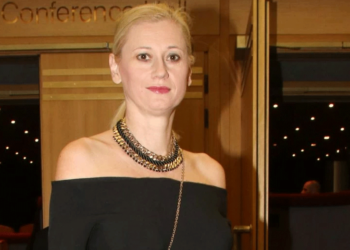 Η Ραχήλ Μακρή Ξαναχτυπά: «Μη λυπάστε τον Σπύρο Μπιμπίλα και την Τζώρτζια, η Βουλή κλείνει για δυο μήνες και έχουν διακοπές»