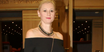 Η Ραχήλ Μακρή Ξαναχτυπά: «Μη λυπάστε τον Σπύρο Μπιμπίλα και την Τζώρτζια, η Βουλή κλείνει για δυο μήνες και έχουν διακοπές»