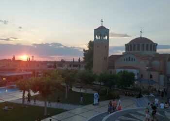 Μαγικό ηλιοβασίλεμα στο Εμπορικό Κέντρο Cosmos  Mediterranean , με φόντο τον Θερμαϊκό! (της Κούλας Πουλασιχίδου)
