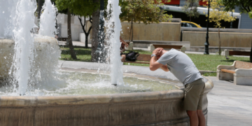 Καύσωνας Κλέων: Έως και 43 βαθμούς θα φτάσει η θερμοκρασία - Έκτακτο Δελτίο Επικίνδυνων Καιρικών Φαινομένων από την Ε.Μ.Υ.