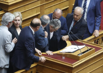 Απρόοπτο με Κουτσούμπα στη Βουλή, διακόπηκε η συζήτηση για τις προγραμματικές δηλώσεις