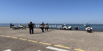 Θεσσαλονίκη: Βούτηξε στη θάλασσα για να αυτοκτονήσει – Τον έσωσαν αστυνομικοί (video)