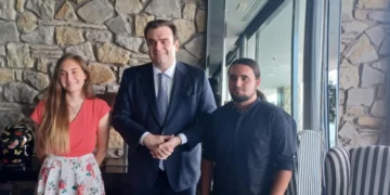 Καστοριά: Τι δώρο έκανε ο Υπουργός Παιδείας στους δύο μαθητές που αρίστευσαν στις πανελλήνιες