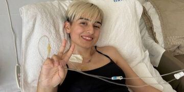 Το «ευχαριστώ» της 19χρονης Ραφαέλας σε Μητσοτάκη και Χρυσοχοΐδη για τη βοήθεια στη μάχη της με τον καρκίνο