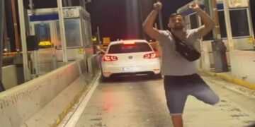 Πόντιος τρελάθηκε από το κόστος των διοδίων και είπε να ρίξει έναν χορό μπας και γλιτώσει