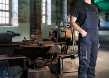 Πώς να επιλέξετε τον τέλειο συνδυασμό άνεσης και στυλ στα ρούχα εργασίας