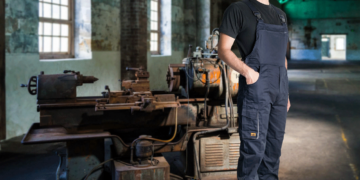 Πώς να επιλέξετε τον τέλειο συνδυασμό άνεσης και στυλ στα ρούχα εργασίας