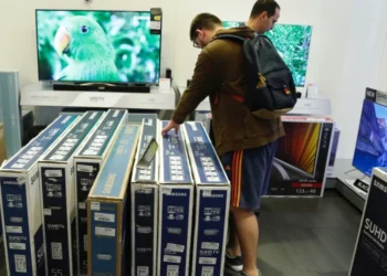 Μεγάλα πρόστιμα σε Πλαίσιο, Public και Praktiker για παραπλανητικές εκπτώσεις