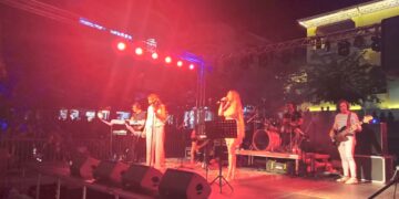 Κοζάνη: Ξεσήκωσαν τον κόσμο οι “The Bahalows” στην κεντρική πλατεία