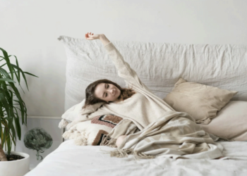 «Sleeping in»: Το τελετουργικό του Σαββατοκύριακου που βοηθά την υγεία σου