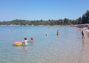 Χαλκιδική: Συνελήφθη ο πατέρας του 3χρονου που παραλίγο να πνιγεί -Γυμναστής περιγράφει πώς έσωσε το παιδί